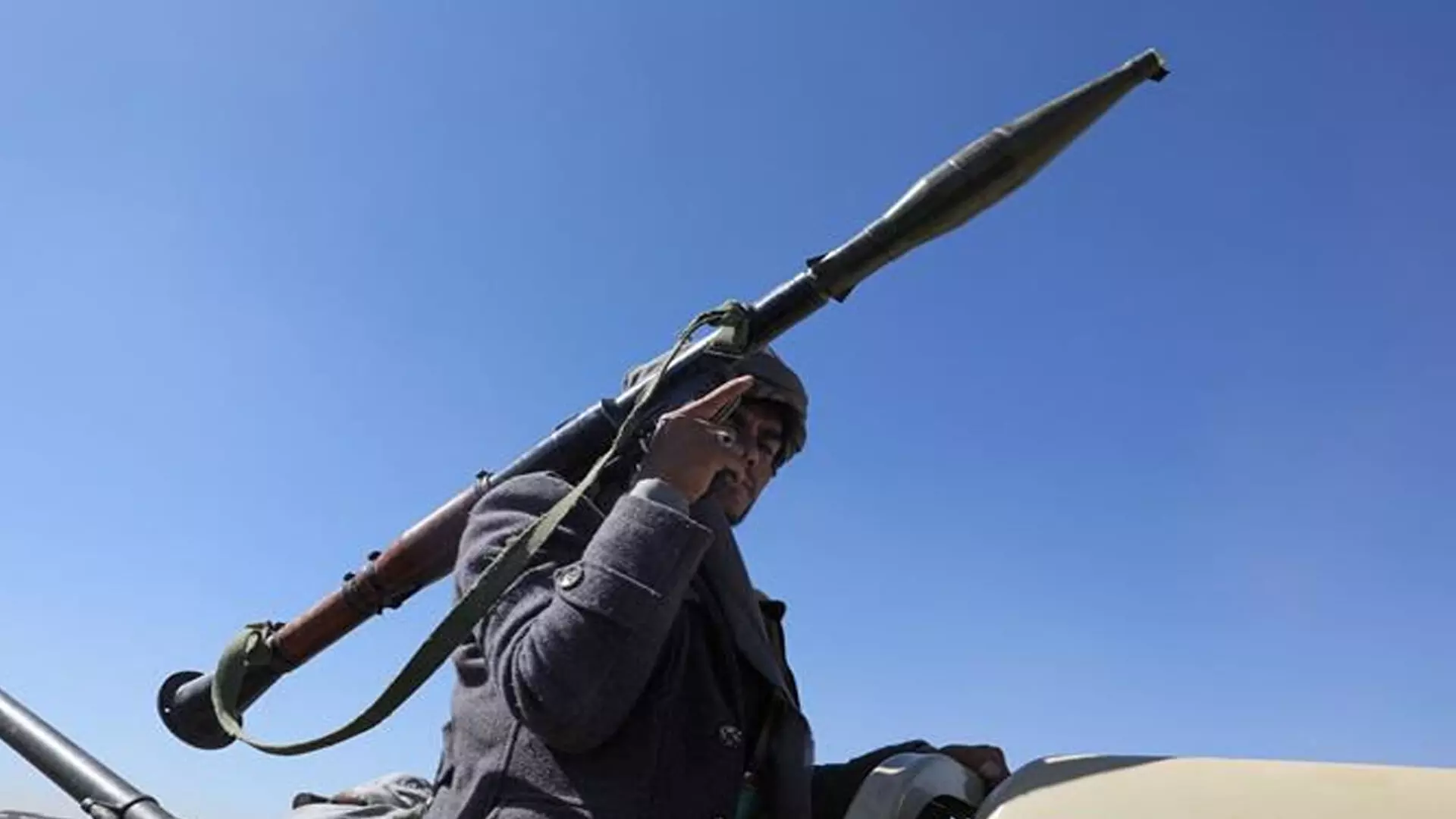 यमन के हौथी विद्रोहियों के मिसाइल हमले से लाल सागर में जहाज क्षतिग्रस्त
