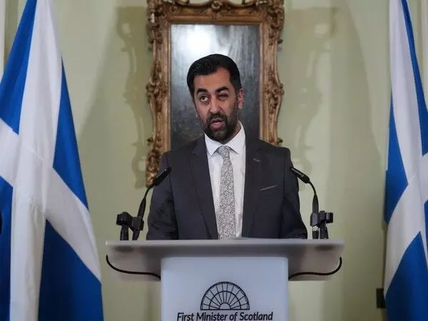 राजनीतिक उथल-पुथल के बीच स्कॉटिश प्रथम मंत्री हमजा यूसुफ ने एसएनपी नेता के पद से इस्तीफा दे दिया