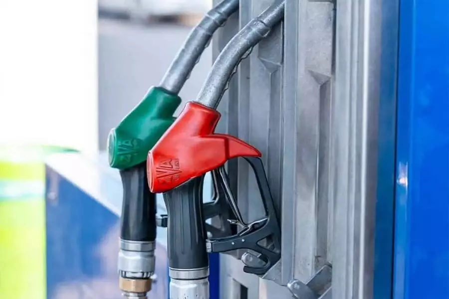 यूएई ने मई के लिए पेट्रोल की कीमतों में बढ़ोतरी की घोषणा की, डीजल में कमी देखी गई