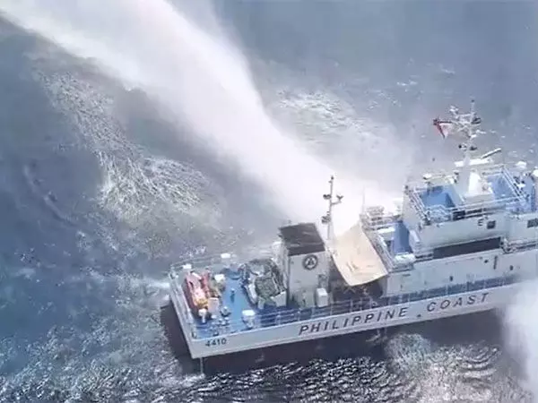 फिलीपींस ने चीन कोस्ट गार्ड पर उसके जहाज को नुकसान पहुंचाने का लगाया है आरोप