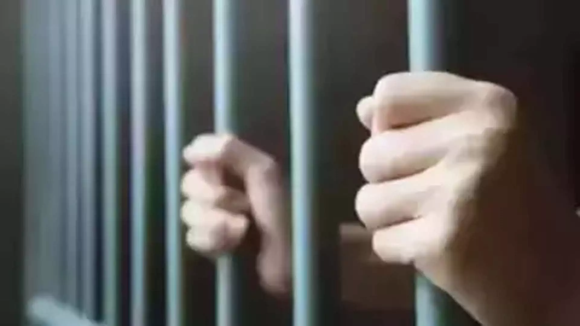 जेलर कैदी ने आत्महत्या कर ली हत्या परिजनों का आरोप, जांच की मांग