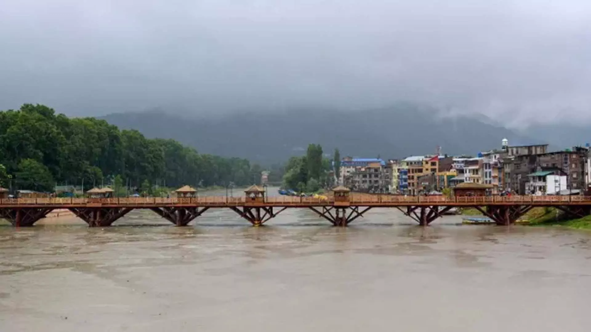 बाढ़ का खतरा कम होने से कश्मीर ने ली राहत की सांस