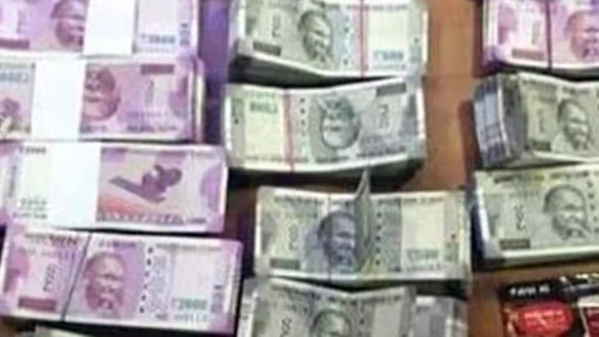 दादर में फ्लाइंग स्क्वाड ने ₹1.14 करोड़ की नकदी जब्त की