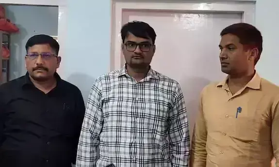 संविदा कर्मी को ब्लॉक प्रोग्राम मैनेजर के नाम पर 10 हजार की रिश्वत लेते गिरफ्तार किया