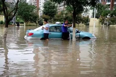 चीन में बारिश-तूफान का कहर जारी, राजमार्ग ढहने से कम से कम 19 की मौत