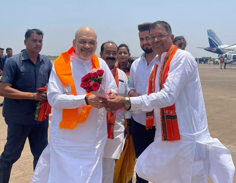 रायपुर एयरपोर्ट में केंद्रीय मंत्री अमित शाह, फोटो