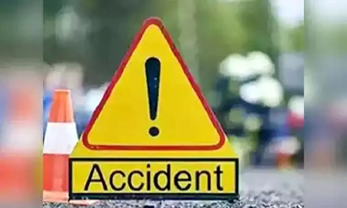 Accident :अज्ञात वाहन ने ऑटो में मारी टक्कर ,दो महिलाओं की मौत तीन घायल