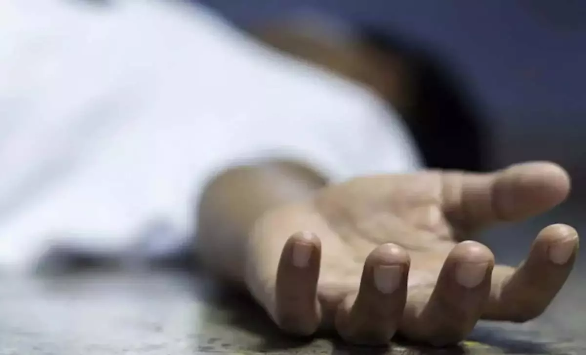 अगरतला के रामनगर में एक 19 वर्षीय लड़की ने किराए के घर में फांसी लगाकर आत्महत्या कर ली