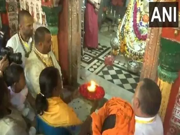राष्ट्रपति द्रौपदी मुर्मू ने अयोध्या के हनुमान गढ़ी मंदिर में पूजा-अर्चना की