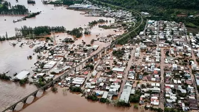 दक्षिणी ब्राजील में भारी बारिश से दस लोगों की मौत, गवर्नर ने आपदा की दी चेतावनी