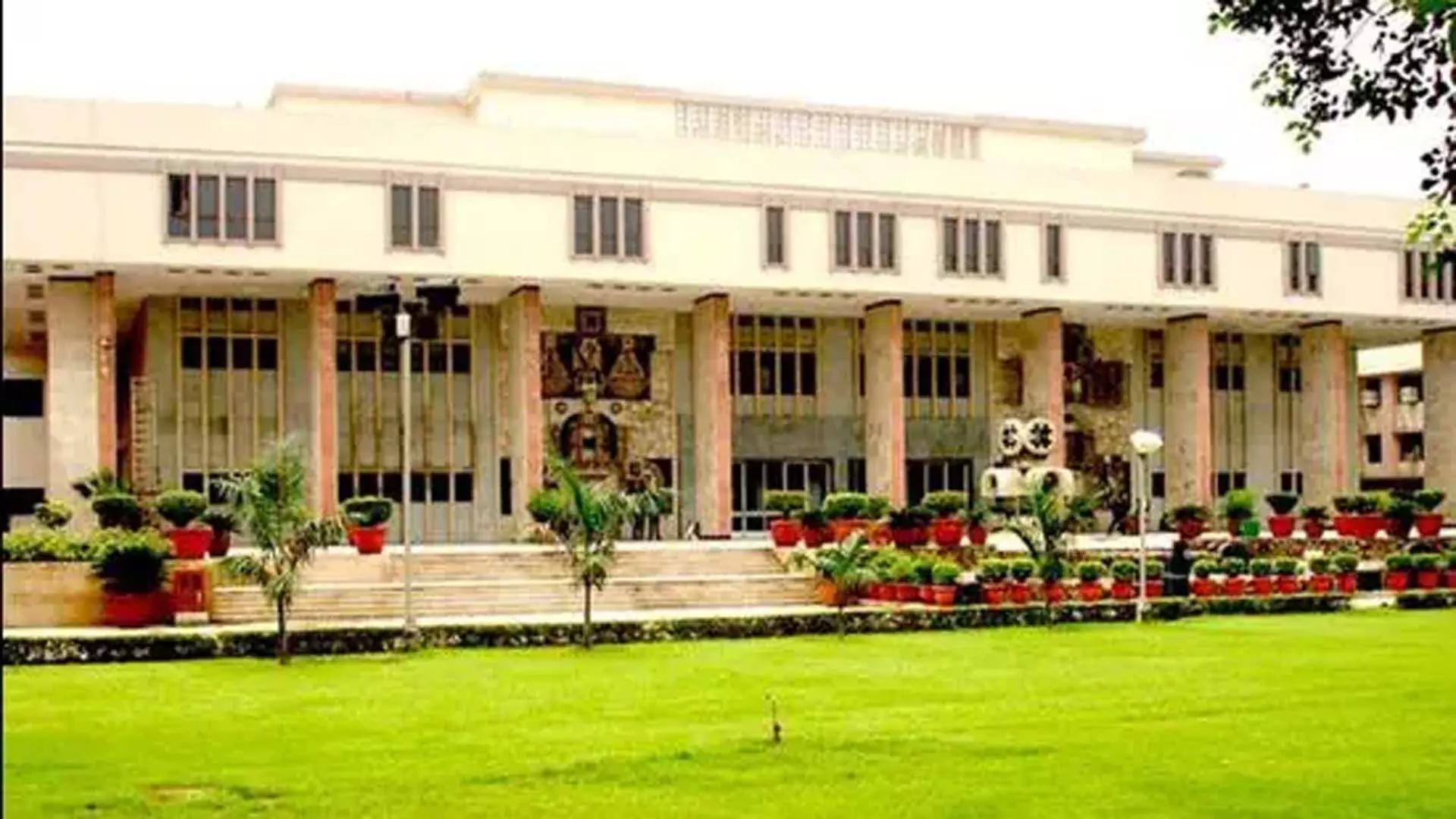 दिल्ली उच्च न्यायालय ने अतिक्रमण पर वन विभाग को फटकार लगाई