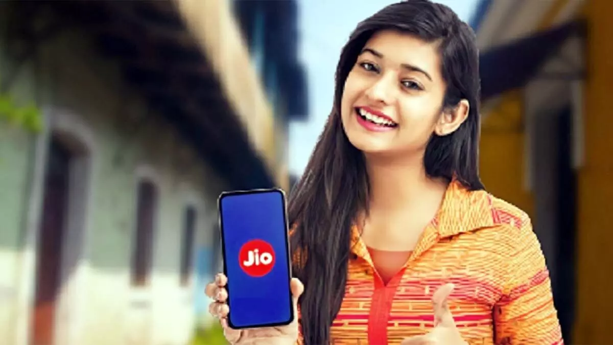 Jio के इन प्लान से फ्री कॉलिंग और डेटा से लकर स्पोर्ट्स और मूवीज तक