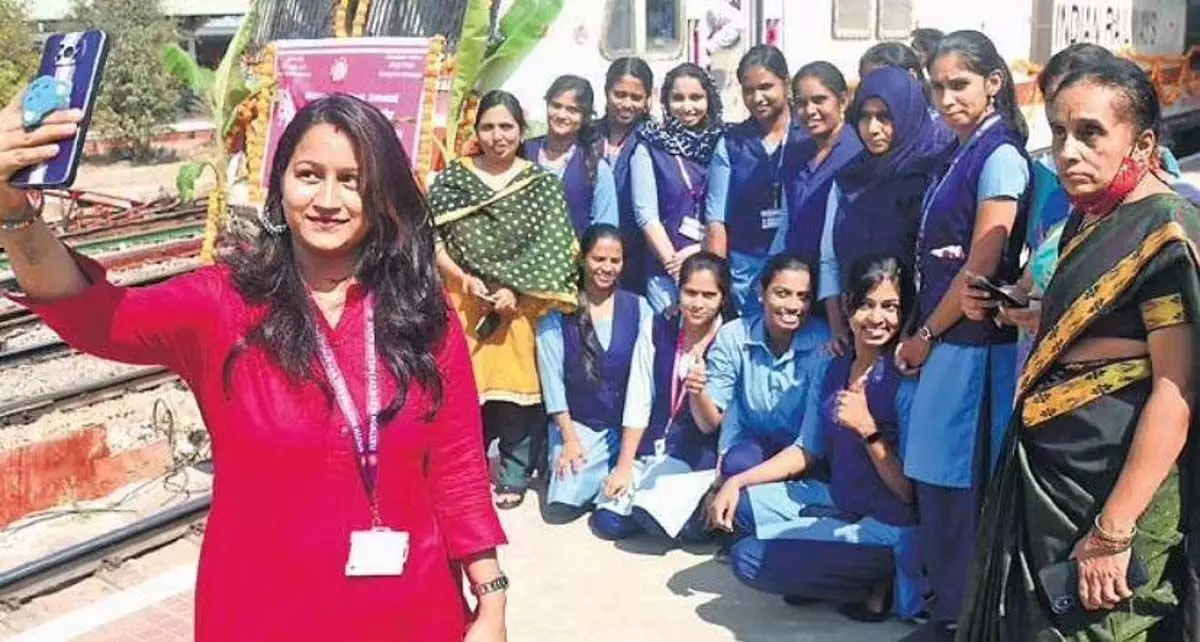 आंध्र प्रदेश में SCRWWO ने मई दिवस समारोह में महिला कर्मचारियों को सम्मानित किया