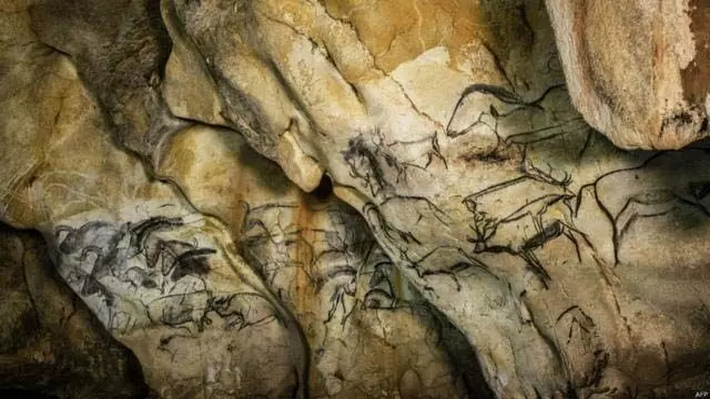 कला प्रेमियों के लिए जन्नत से कम नहीं फ्रांस की ये गुफा, मिलती है 36 हजार साल पुरानी चित्रकारी