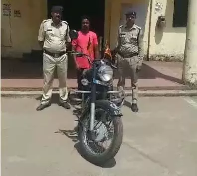 बुलेट चुराया, शातिर खमतराई पुलिस की गिरफ्त में