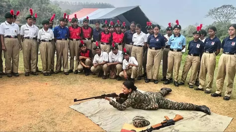 एनसीसी लड़कियों ने नारंगी में 10 दिवसीय प्रशिक्षण शिविर सफलतापूर्वक पूरा किया