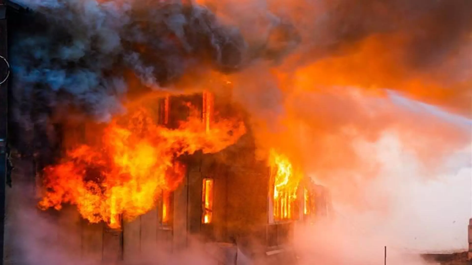 इथेनॉल फैक्ट्री में लगी आग, बुझने के बाद जला हुआ शव मिला