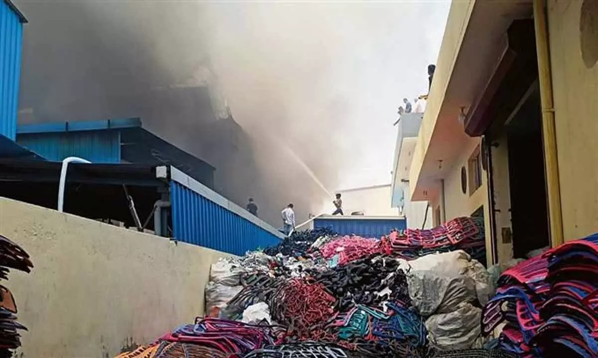 बहादुरगढ़ में 2 फैक्ट्रियों में आग, कोई हताहत नहीं