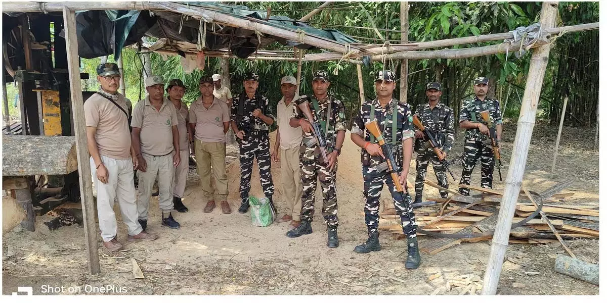 24वीं बटालियन सशस्त्र सीमा बल ने अवैध आरा मिल जब्त