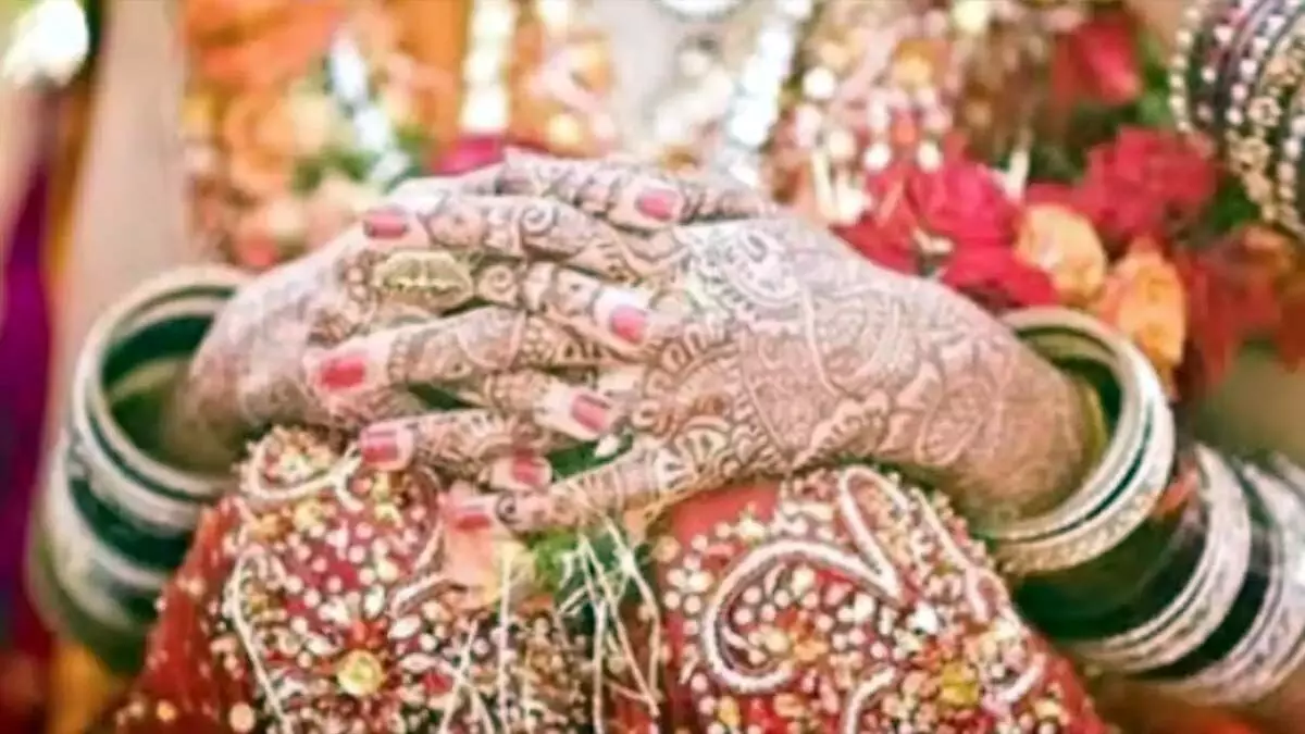 शादी के 11वें दिन बाद दुल्हन प्रेमी संग फरार ,दूल्हा रह गया भौचक्का