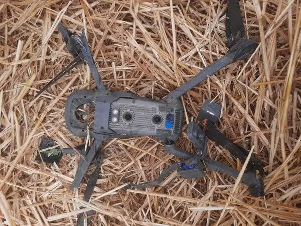पंजाब: बीएसएफ जवानों ने तरनतारन जिले में खेत से चीन निर्मित ड्रोन बरामद किया