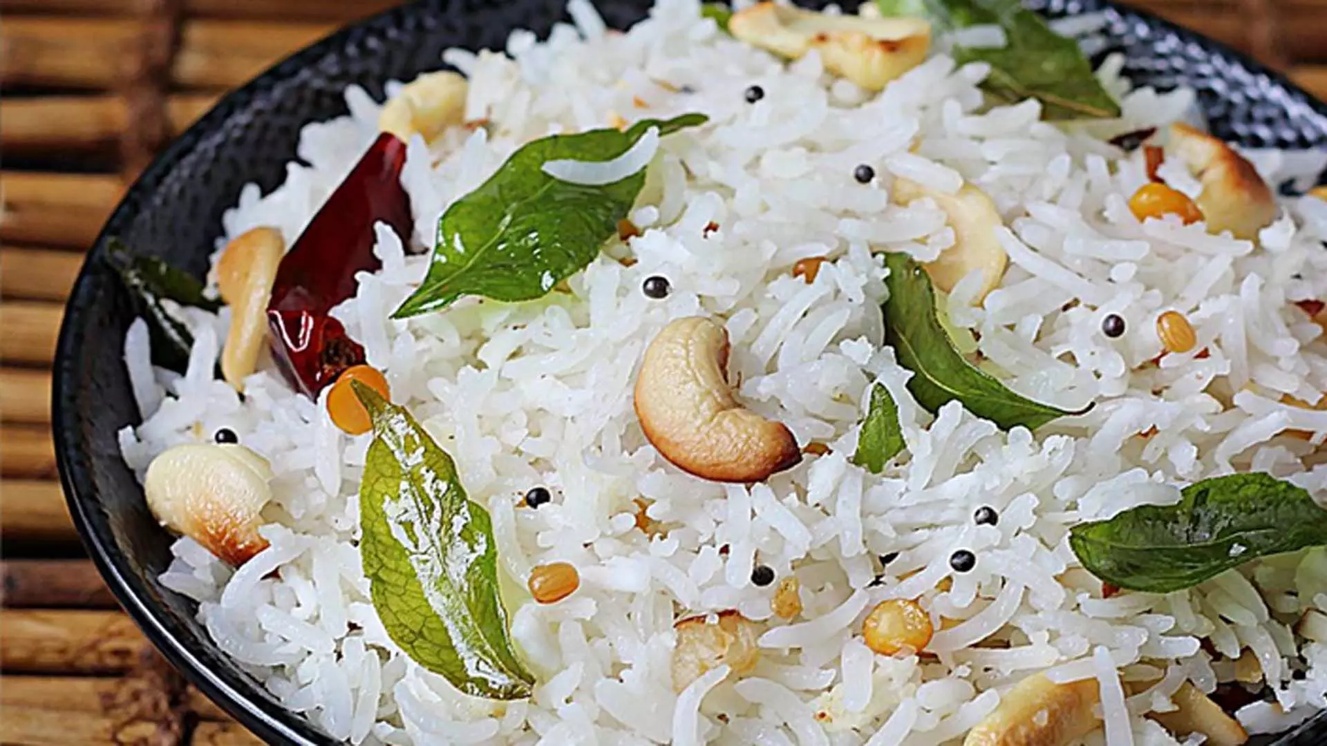 घर पर बनाएं लोकप्रिय भारतीय स्टाइल नारियल चावल