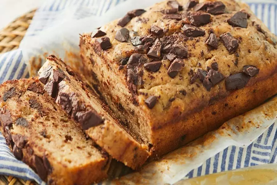 घर पर बनाएं मुंह में पानी ला देने वाली चॉकलेट चिप बनाना ब्रेड