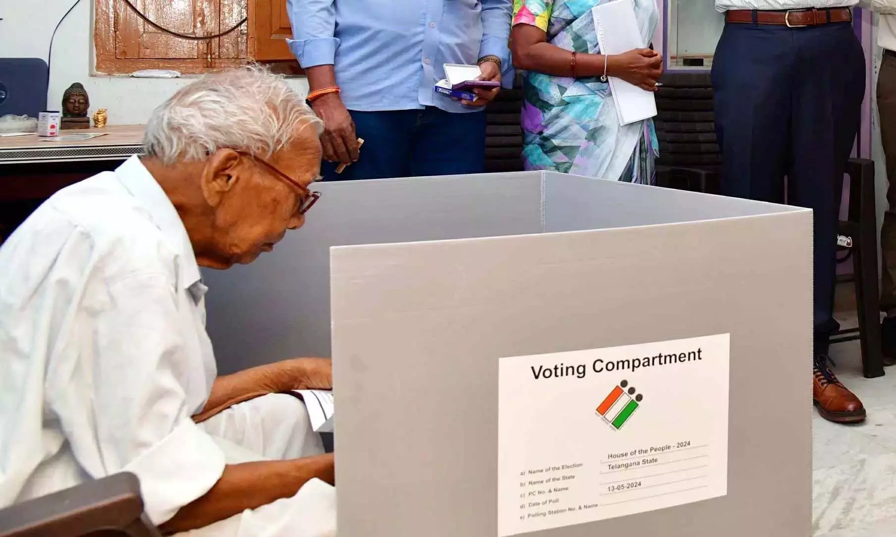 गुंटूर जिले में 2347 मतदाता होम वोटिंग के जरिए वोट डालेंगे