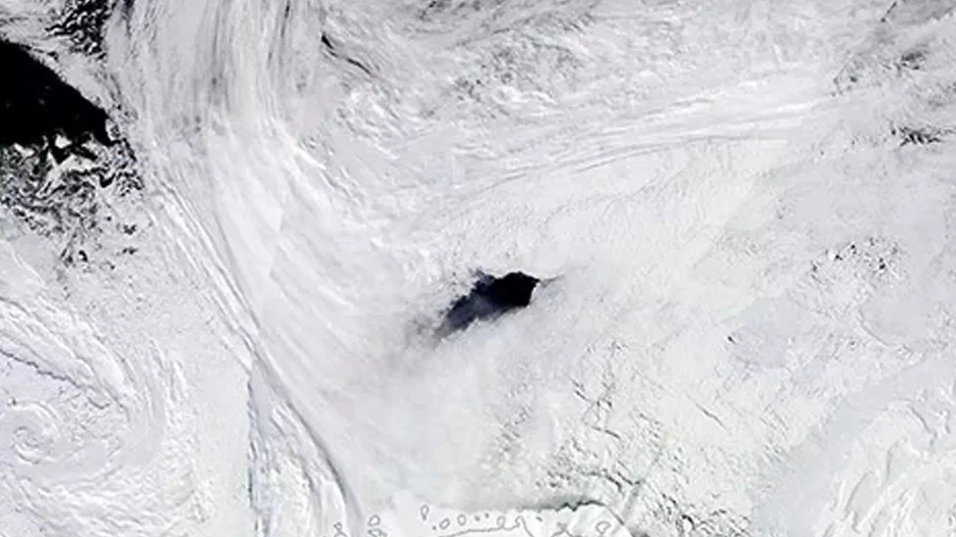 स्विट्जरलैंड के आकार का अंटार्कटिक बर्फ का छेद बार-बार टूट रहा