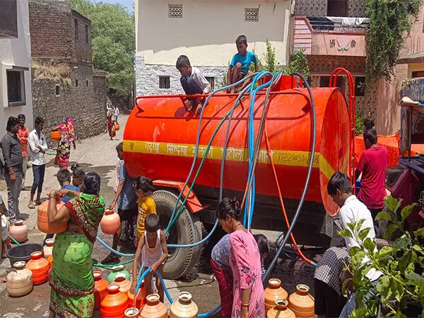 महाराष्ट्र: स्थानीय लोगों ने सोलापुर में जल संकट पर सरकार से हस्तक्षेप का आग्रह किया