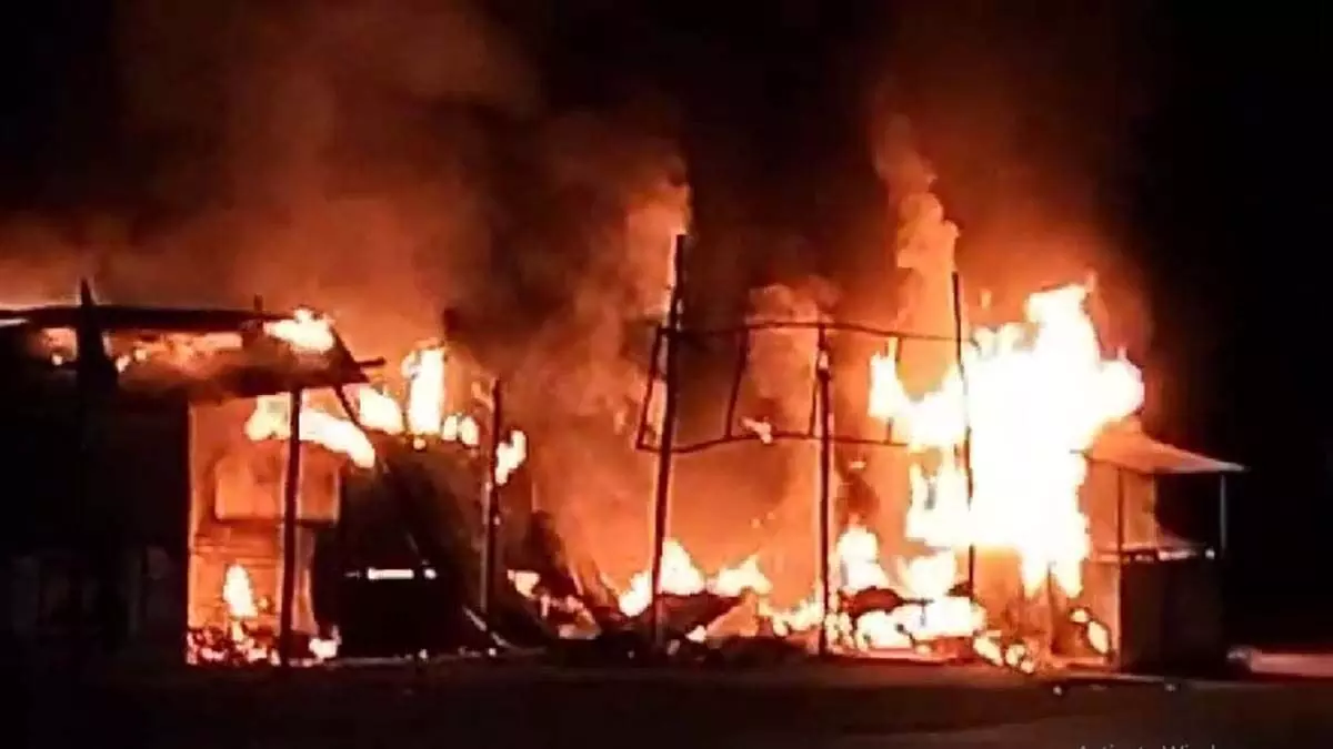 रायपुर: दुकानों में लगी आग, विधानसभा इलाके की घटना