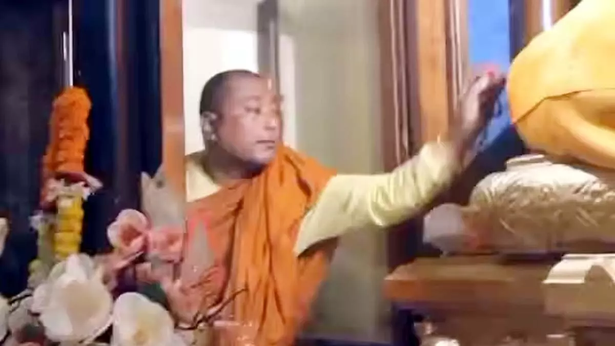 महाबोधि मंदिर में चोरी : अपराध के बाद बौद्ध भिक्षु ने किया भगवान बुद्ध को नमन