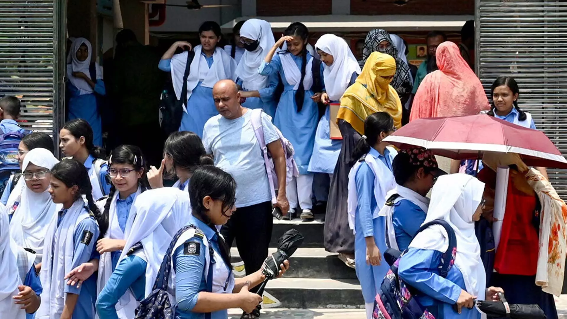 भीषण गर्मी में गिरावट के बाद बांग्लादेश के स्कूल फिर से खुले