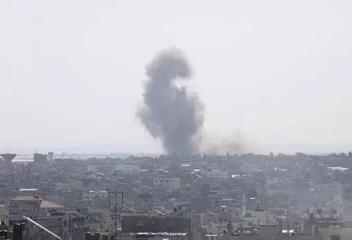 हमास की कार्रवाई के बाद इजरायल ने राफा पर किए हवाई हमले, 16 लोगों की मौत
