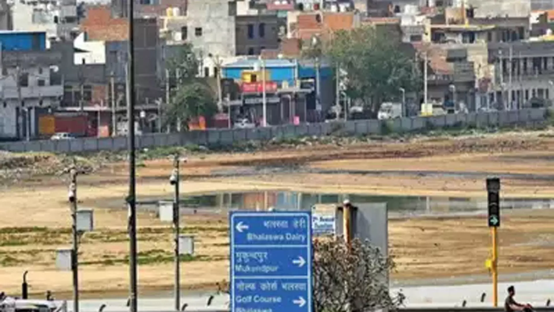 भलस्वा झील दिल्ली में एक प्राचीन जल निकाय पर्यावरणीय चुनौतियों का सामना
