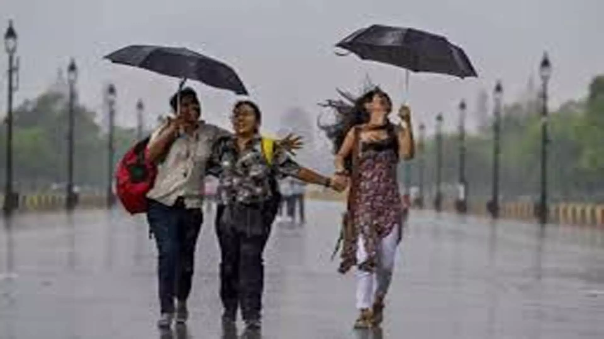 दिल्ली में बढ़ा तापमान ,इन राज्यों में होगी बारिश