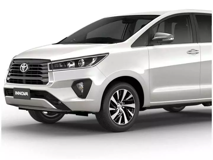 Toyota ने लॉन्‍च किया Innova Crysta GX+ वेरिएंट, जानें फीचर्स और कीमत