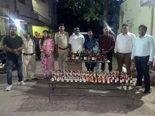 रायपुर में महंगी ब्रांड की अवैध शराब जब्त, आबकारी विभाग ने की कार्रवाई