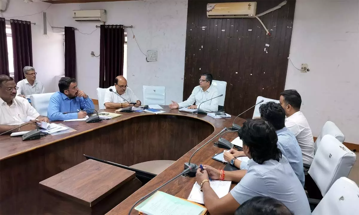 जिला परिषद  पंचायती राज की विभिन्न योजनाओं की समीक्षा बैठक