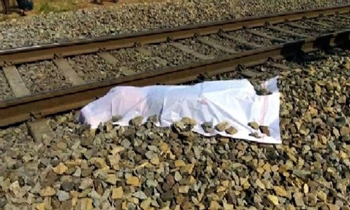 शाहजहांपुर में युवक की ट्रेन से कटकर मौत ,इंटरव्यू देकर लौट रहा था हुआ हादसा