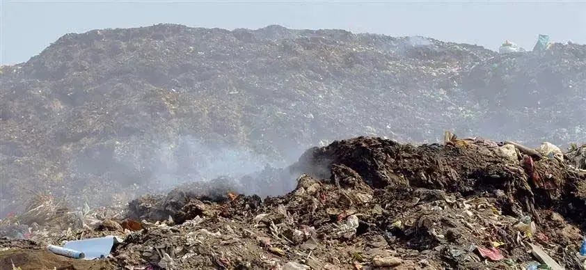 अमृतसर नगर निगम के अधिकारियों ने भगतांवाला में कूड़ा डंपिंग स्थल का निरीक्षण किया