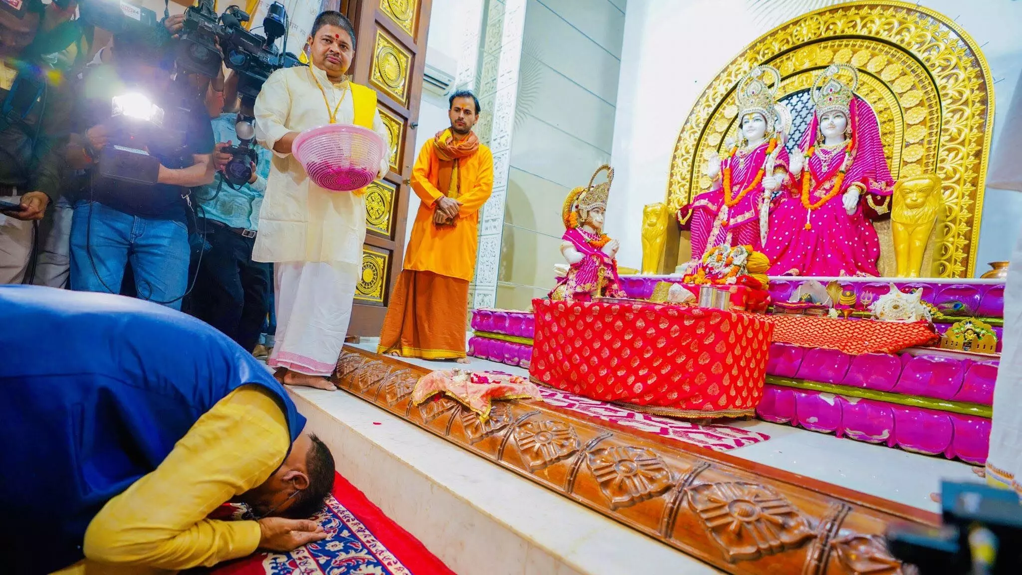 वोट डालने से पहले राम मंदिर में सीएम विष्णुदेव साय ने की पूजा