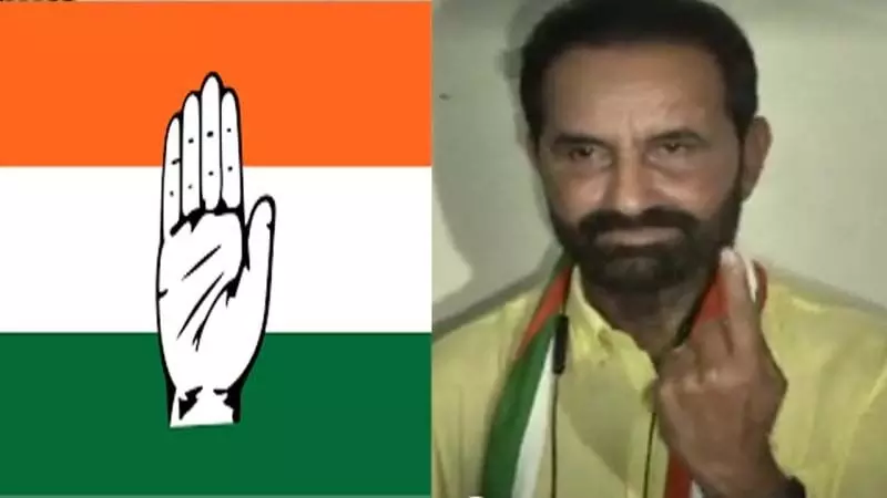 कांग्रेस नेता शकित सिंह गोहिल ने गांधीनगर में मतदान किया