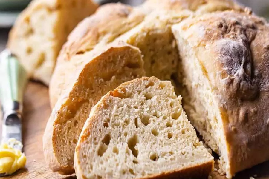 क्रस्टी आयरिश सोडा ब्रेड बनाना आसान