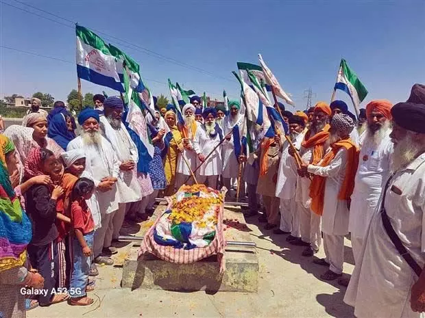 तरनतारन की महिला किसान बलविंदर कौर का किया गया अंतिम संस्कार