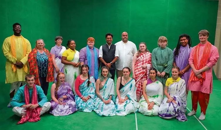 एलपीयू में सांस्कृतिक आदान-प्रदान कार्यक्रम में यूके के 15 छात्र शामिल हुए
