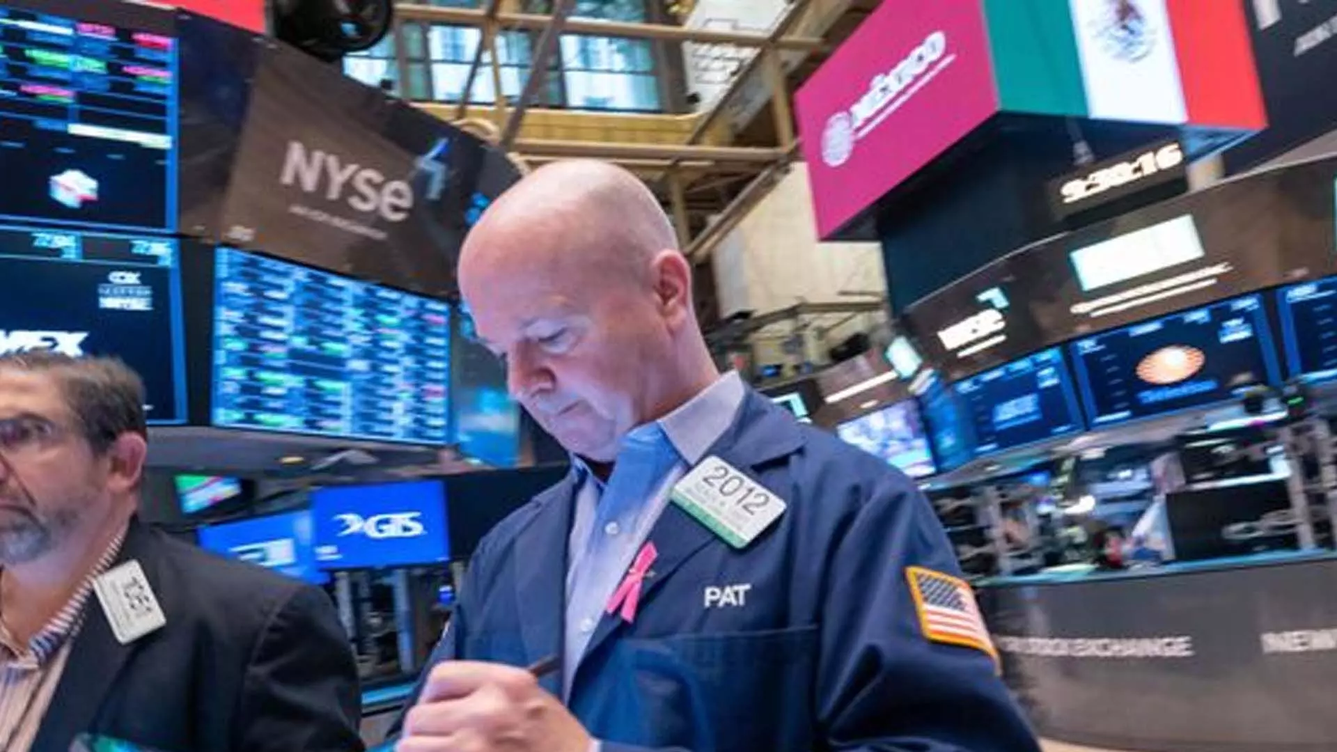 फेड दर में कटौती की आशावाद के कारण अमेरिकी शेयर आगे बढ़े