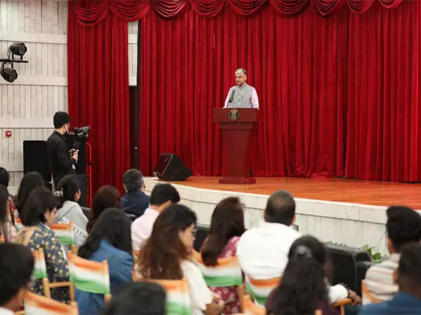 चीन: भारतीय दूतावास ने बीजिंग में छात्रों के लिए स्वागत, संवाद समारोह का किया आयोजन