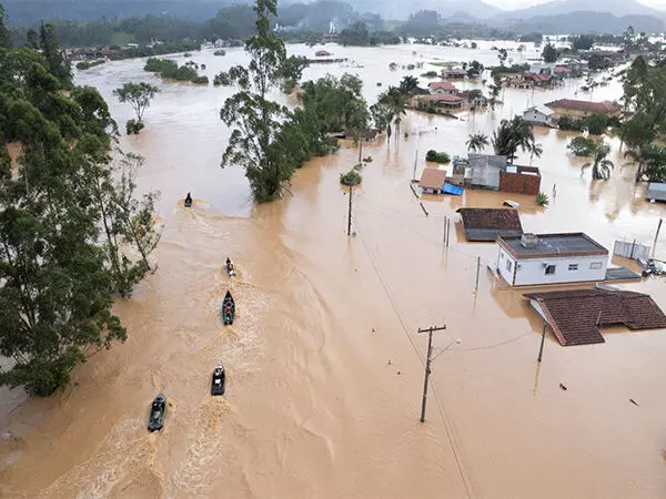 ब्राज़ील में सिलसिलेवार विनाशकारी बाढ़ से मरने वालों की संख्या बढ़कर हुई 83
