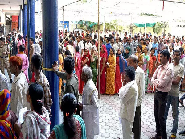 लोकसभा चुनाव के तीसरे चरण में अब तक 60.97 प्रतिशत मतदान दर्ज किया गया, असम में यह सबसे अधिक